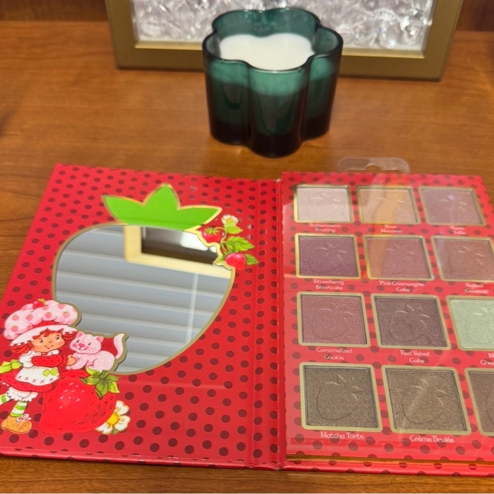 Strawberry Shortcake Eyeshadow Palette - Picture 3 of 6